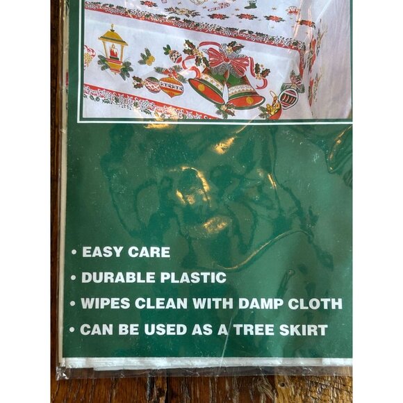 Vintage Christmas Tablecloth/Tree Skirt Durable Plastic Easy Care Holiday Red & - Picture 4 of 4